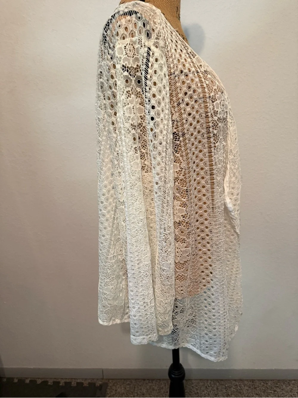 Cream lace open-front draped cardigan size XL